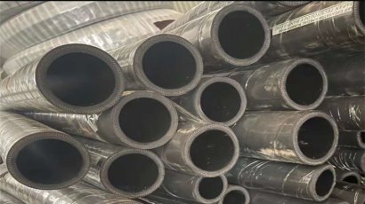 What are the factors that accelerate the aging of high and low pressure rubber hoses?